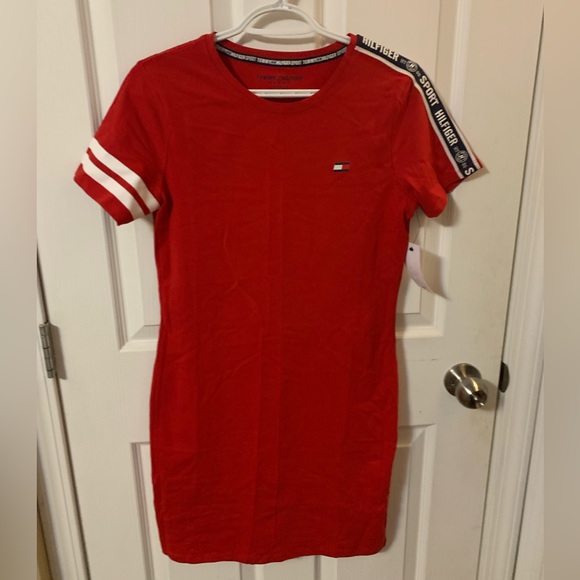 Red Tommy Hilfiger Size M - Picture 1 of 2